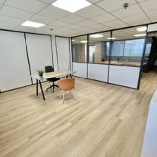 Bureau privé 25 m² 4 postes Coworking Rue Louis Armand Tourcoing 59200 - photo 1